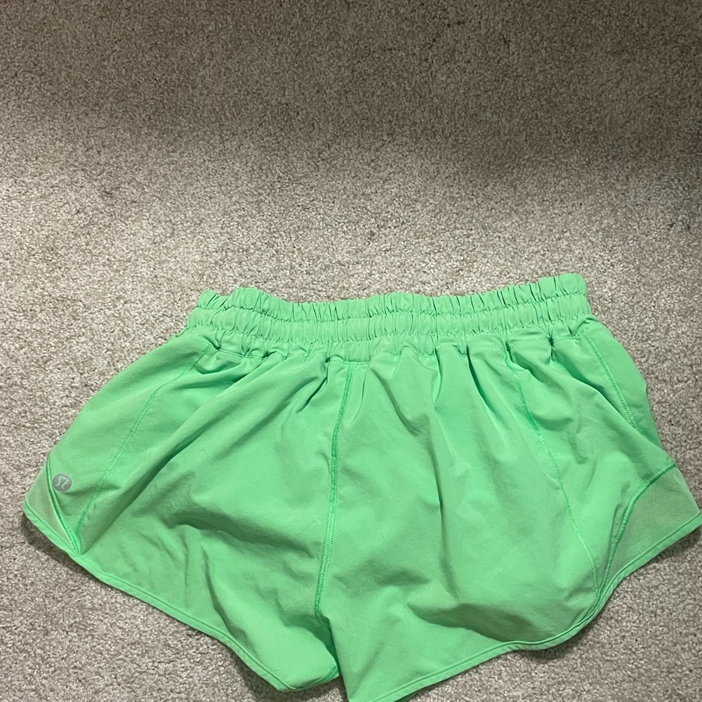 Green 2.5 inch lululemon hottie hots